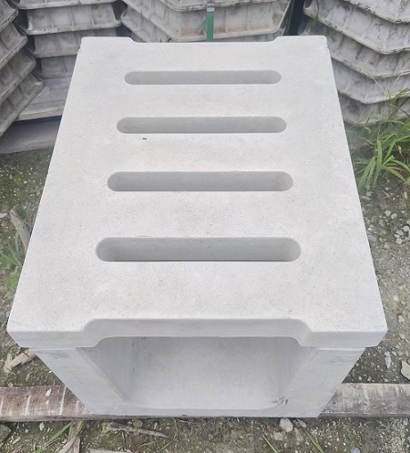 水泥雨水篦子圖片，水泥雨水篦子高清圖片，水泥雨水篦子成品圖片，水泥雨水口立篦子圖片，四孔水泥雨水篦子圖片